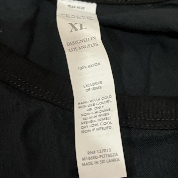 Peace & Pearls Women’s XL Top (NWT) - Picture 4 of 5